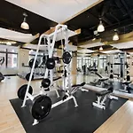 Global Luxury Suites At 800 6Th Avenue