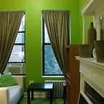 Bed & Breakfast Harlem 2*