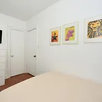 Gorgeous 2 Beds Apt In Times Square