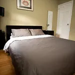 Large 2 Bedroom Close To Manhattan