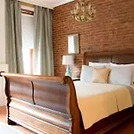 Guest house 255west New York