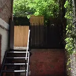 New York Apartment Sleeps 8 Air Con Wifi
