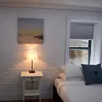 New York Apartment Sleeps 8 Air Con Wifi