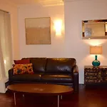 Murray Hill Apartment Sleeps 9