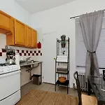 Gramercy Park Modern One Bedroom Apartment For 2 People