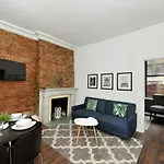 Nomad 2 Bedrooms Apartment Accomadates 5