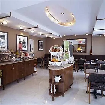 Hampton By Hilton Seaport 2*