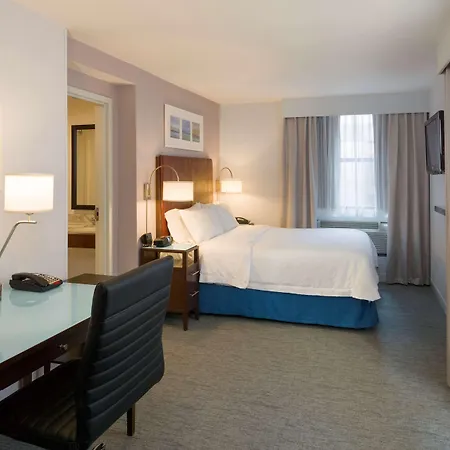 Hotel Hampton By Hilton Seaport New York