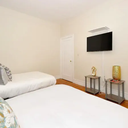 Two Bedroom With Great Location In Nyc *