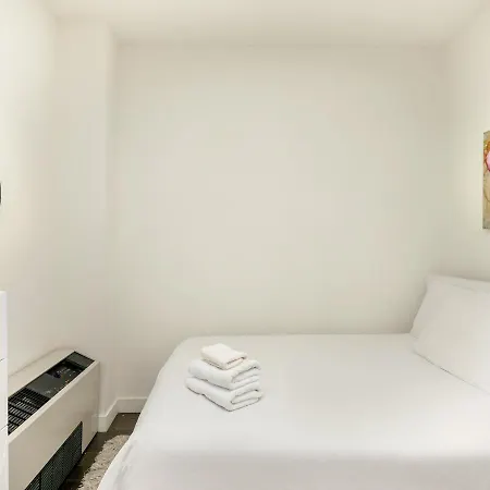 Apartment 2bd 1ba At Street