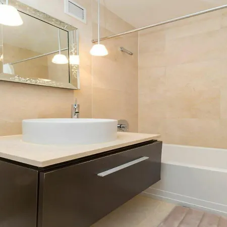 Apartment 2bd 1ba At Financial District *
