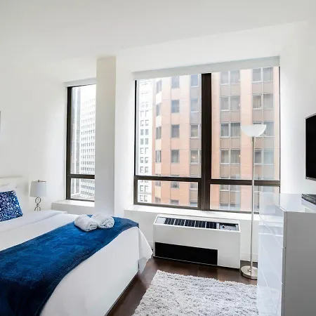Apartment 2bd 1ba At Street *