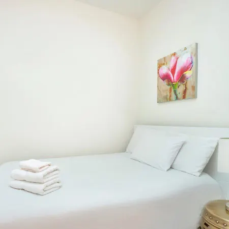 Apartment 2bd 1ba At Street New York