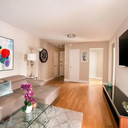 Excellent 3 Beds 2 Baths By Park *