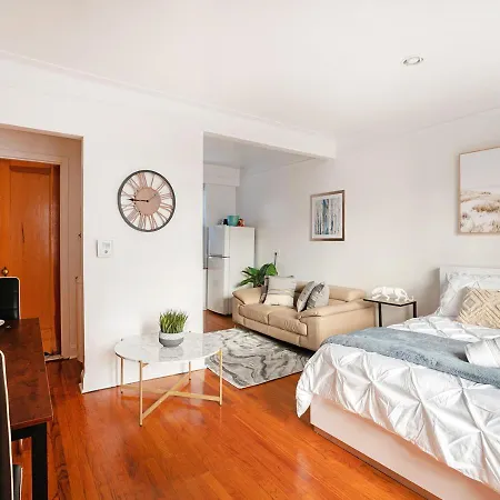 Studio In Heart Of Chelsea Apartment