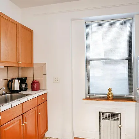 Studio In Heart Of Chelsea Apartment *