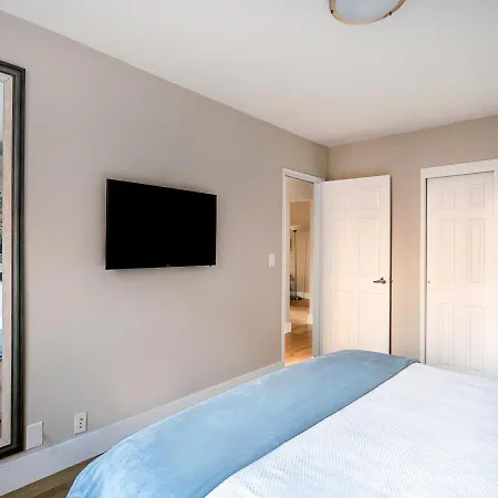 Excellent 3 Beds 2 Baths By Park * New York