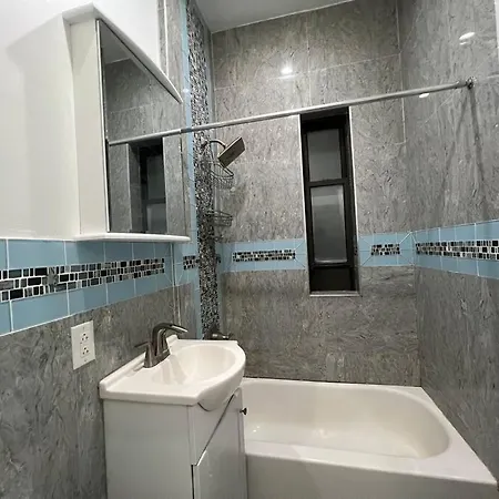 Stunning Emerald 2 Bedroom Apartment New York