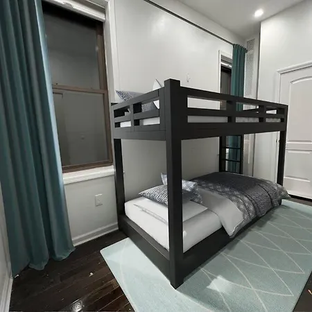 Stunning Emerald 2 Bedroom Apartment New York