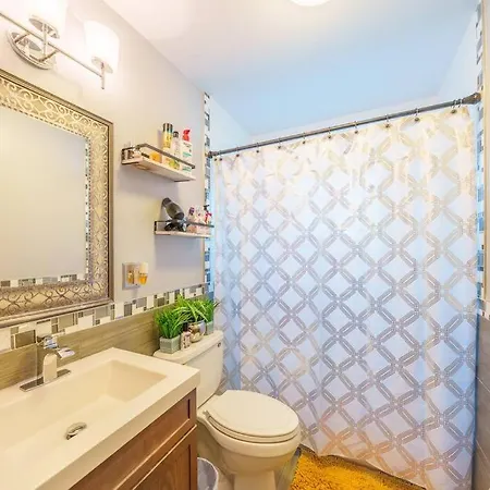 Cozy One Bedroom Close To Jfk *