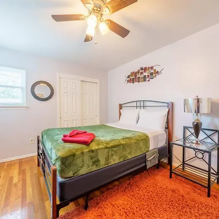 Cozy One Bedroom Close To Jfk Apartment
