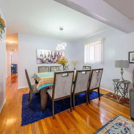 Cozy One Bedroom Close To Jfk Apartment