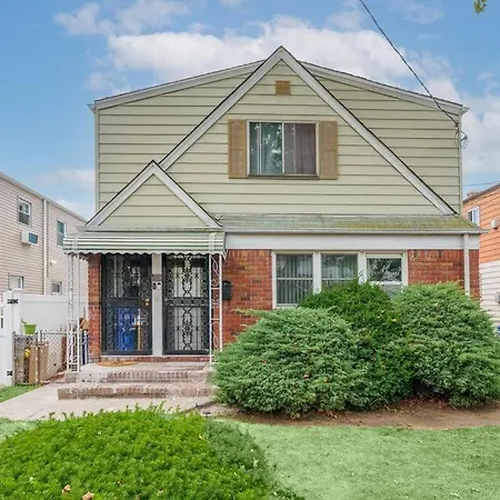 Cozy One Bedroom Close To Jfk Apartment
