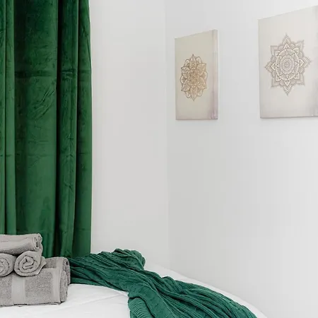Brooklyn Trio Luxe - Entire Apartment