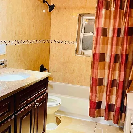 18 Min 2 Time Square Manhattan 3 Bedroom 1.5 Bath Holiday home