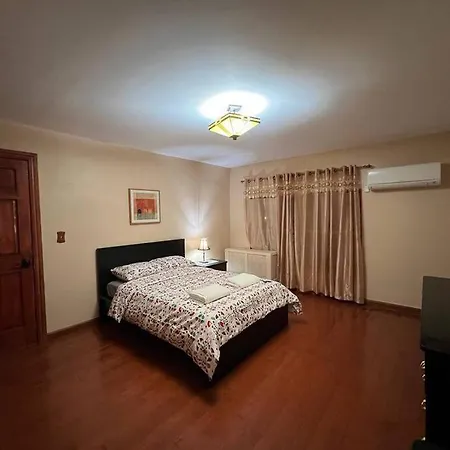 18 Min 2 Time Square Manhattan 3 Bedroom 1.5 Bath *