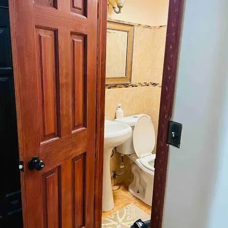 18 Min 2 Time Square Manhattan 3 Bedroom 1.5 Bath Holiday home