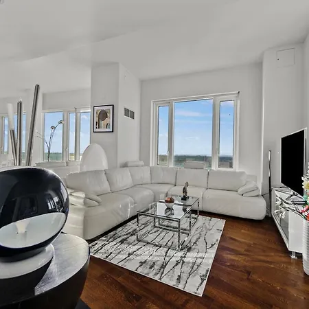 Luxurious 4 Bedroom Penthouse In Nyc *