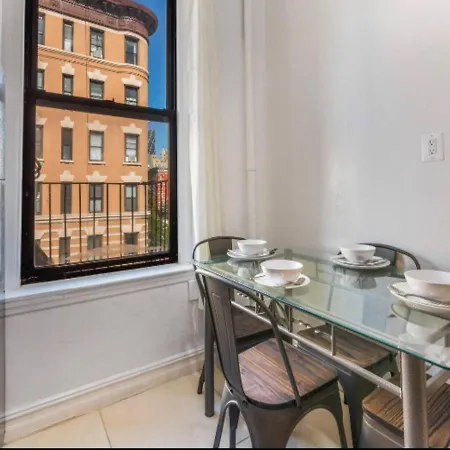 Exotic 2br At Midtown West *