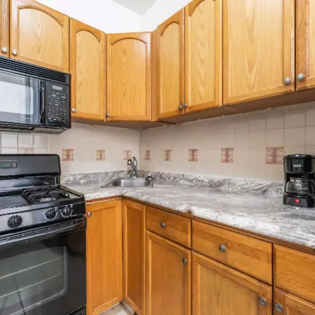 Exotic 2br At Midtown West Apartment