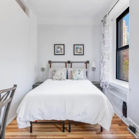 Exotic 2br At Midtown West *
