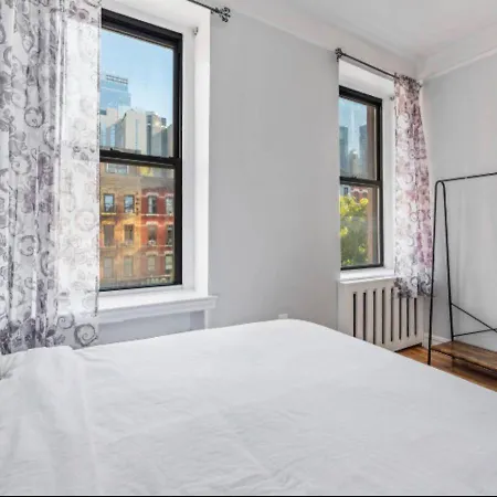 Exotic 2br At Midtown West Apartment