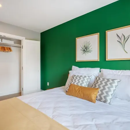 Theater District 1br Doorman Gym Garden Nyc-213 Apartment *
