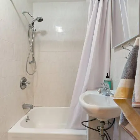 Cozy 2br In Nyc *