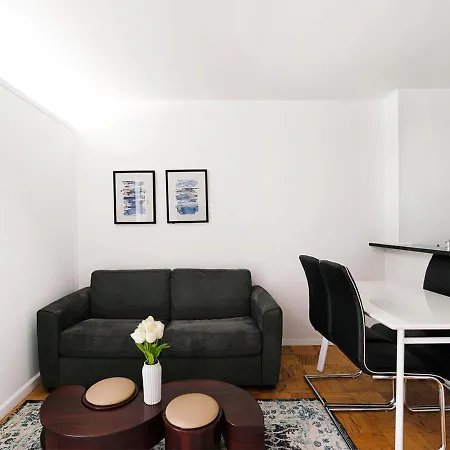 Exclusive 2br At Columbus Circle Apartment *