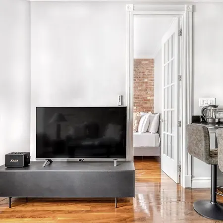 Soho 2br W Wd Balcony Nr Whole Foods Nyc-892 Apartment *