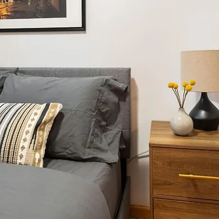 Fully Furnished Two Bedroom In Nyc