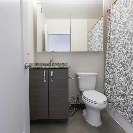 Beautiful 3 Bedroom With Private Balcony Apartment New York