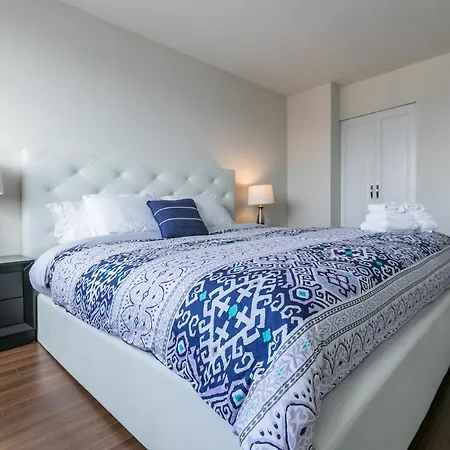 Beautiful 3 Bedroom With Private Balcony New York