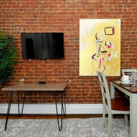 Three Bd Near Times Square Apartment *