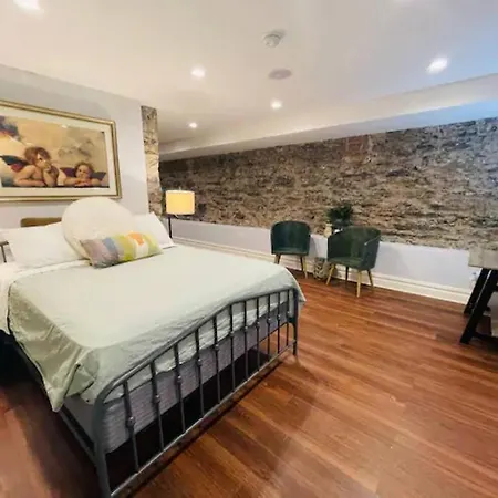 Renovated Brownstone W Outdoor Space
