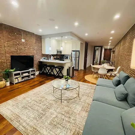 Holiday home Renovated Brownstone W Outdoor Space