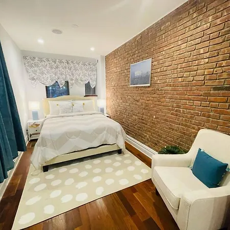 Holiday home Renovated Brownstone W Outdoor Space New York