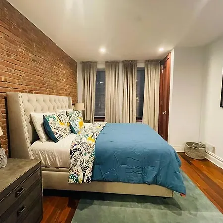 Holiday home Renovated Brownstone W Outdoor Space New York