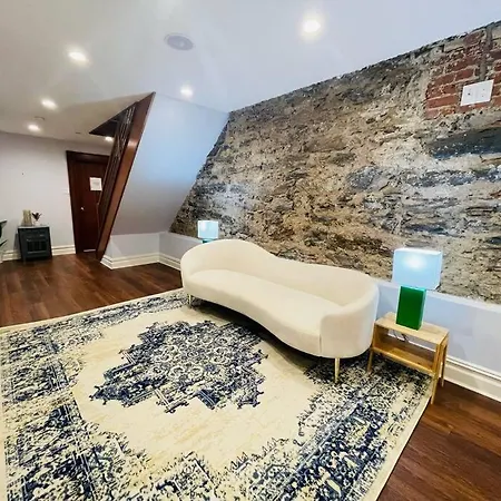 Renovated Brownstone W Outdoor Space *