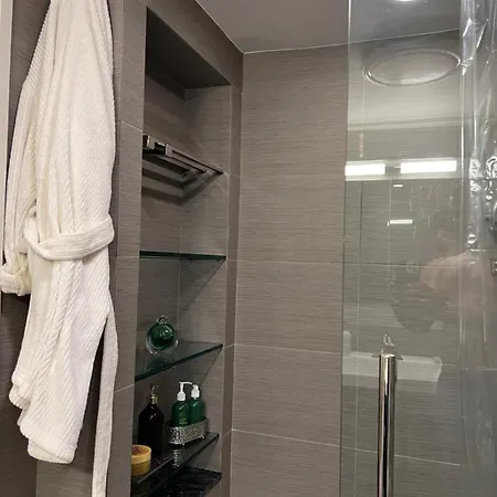 Lux 1 Bedroom With A Private Yard In A Historical Apartment